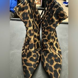 Stretch leopard ankle boot